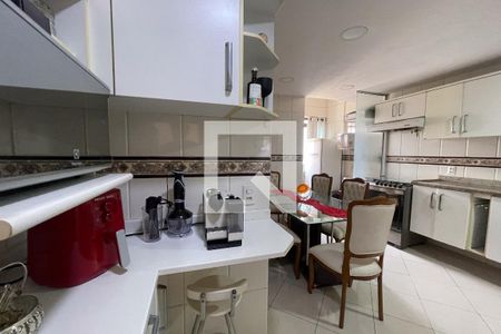 Apartamento para alugar com 150m², 3 quartos e 3 vagas Apartamento para alugar com 150m², 3 quartos e 3 vagasCozinha