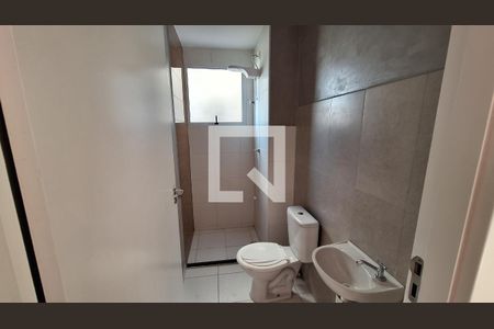 Banheiro de apartamento para alugar com 2 quartos, 49m² em Caxangá, Suzano