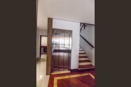 Casa de condomínio à venda com 380m², 3 quartos e 4 vagas Casa de condomínio à venda com 380m², 3 quartos e 4 vagasEntrada