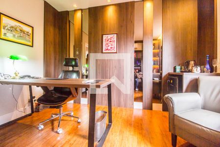 Casa de condomínio à venda com 380m², 3 quartos e 4 vagas Casa de condomínio à venda com 380m², 3 quartos e 4 vagasEscritório