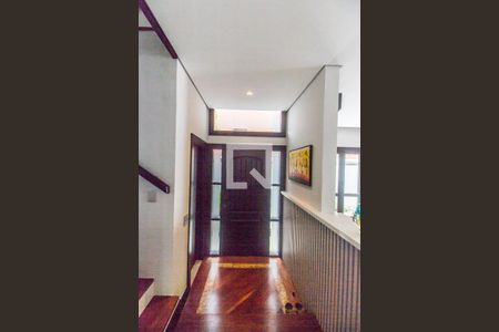 Casa de condomínio à venda com 380m², 3 quartos e 4 vagas Casa de condomínio à venda com 380m², 3 quartos e 4 vagasEntrada