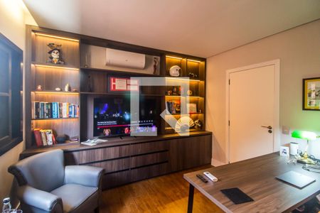 Casa de condomínio à venda com 380m², 3 quartos e 4 vagas Casa de condomínio à venda com 380m², 3 quartos e 4 vagasEscritório