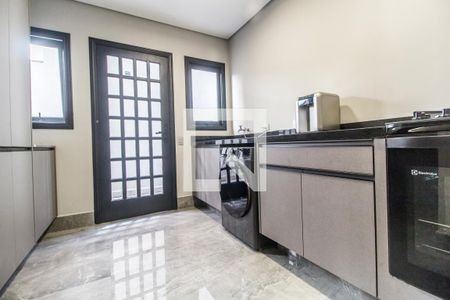 Casa de condomínio à venda com 380m², 3 quartos e 4 vagas Casa de condomínio à venda com 380m², 3 quartos e 4 vagasÁrea de Serviço