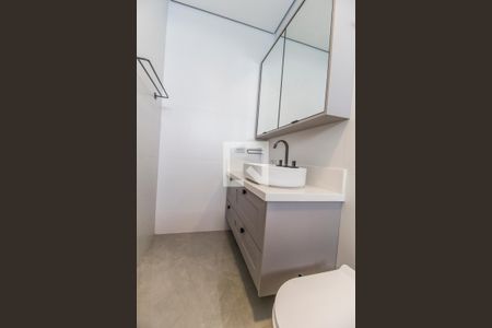 Casa de condomínio à venda com 380m², 3 quartos e 4 vagas Casa de condomínio à venda com 380m², 3 quartos e 4 vagasBanheiro da Suíte 1