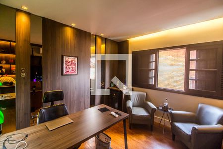 Casa de condomínio à venda com 380m², 3 quartos e 4 vagas Casa de condomínio à venda com 380m², 3 quartos e 4 vagasEscritório