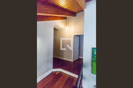 Casa de condomínio à venda com 380m², 3 quartos e 4 vagas Casa de condomínio à venda com 380m², 3 quartos e 4 vagasCorredor