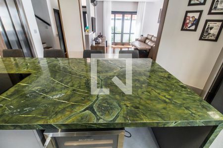 Casa de condomínio à venda com 380m², 3 quartos e 4 vagas Casa de condomínio à venda com 380m², 3 quartos e 4 vagasDetalhe da cozinha