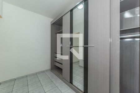 Quarto 2 de casa para alugar com 2 quartos, 62m² em Vila Fachini, São Paulo