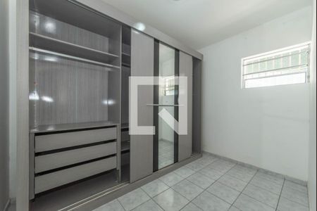 Quarto 2 de casa para alugar com 2 quartos, 62m² em Vila Fachini, São Paulo