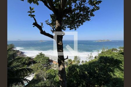 Casa de condomínio à venda com 816m², 4 quartos e 4 vagas