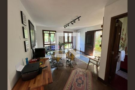 Casa de condomínio à venda com 816m², 4 quartos e 4 vagas