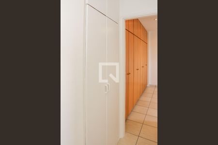 Corredor de apartamento à venda com 3 quartos, 80m² em Alto da Lapa, São Paulo