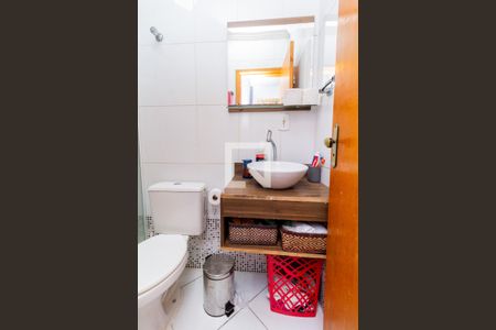 Casa de condomínio à venda com 80m², 3 quartos e 1 vaga Casa de condomínio à venda com 80m², 3 quartos e 1 vagaBanheiro da suíte 1