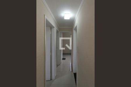 Corredor de apartamento à venda com 3 quartos, 71m² em Vila Bancaria, São Paulo