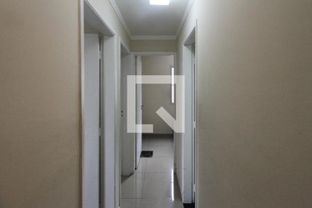 Corredor de apartamento à venda com 3 quartos, 71m² em Vila Bancaria, São Paulo