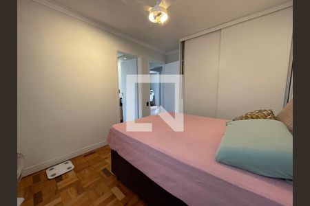 Suíte  de casa à venda com 3 quartos, 200m² em Jardim Bonfiglioli, São Paulo