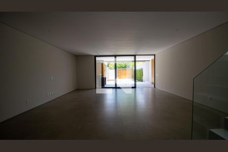 Sala de casa de condomínio para alugar com 4 quartos, 350m² em Barra da Tijuca, Rio de Janeiro