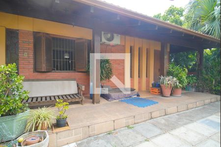 Casa para alugar com 360m², 3 quartos e 2 vagas Casa para alugar com 360m², 3 quartos e 2 vagasFachada