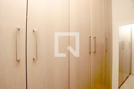 Quarto 1 Suíte Detalhe Closet de apartamento para alugar com 2 quartos, 66m² em Petrópolis, Porto Alegre