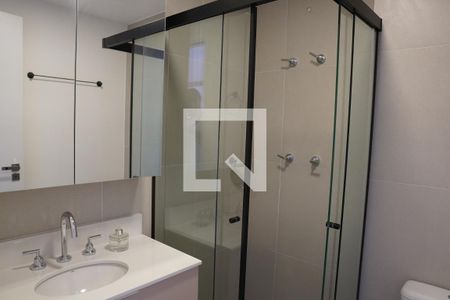 Banheiro de kitnet/studio para alugar com 1 quarto, 25m² em Pinheiros, São Paulo