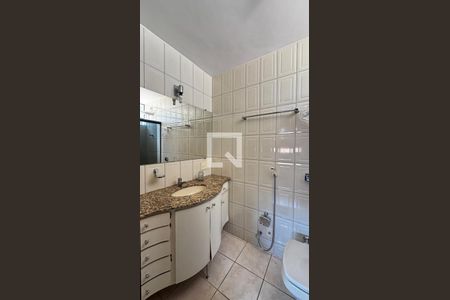 banheiro 1 de apartamento à venda com 4 quartos, 180m² em Santa Lúcia, Belo Horizonte