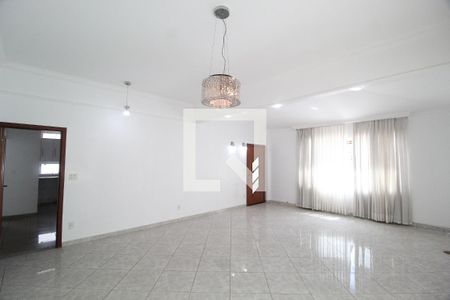 Sala de casa de condomínio para alugar com 4 quartos, 250m² em Nova Uberlândia, Uberlândia