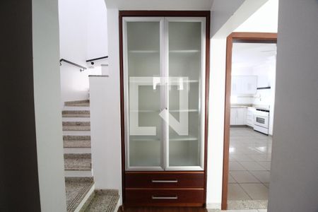 Sala de casa de condomínio para alugar com 4 quartos, 250m² em Nova Uberlândia, Uberlândia