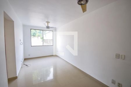 Sala de apartamento para alugar com 2 quartos, 50m² em Pilares, Rio de Janeiro