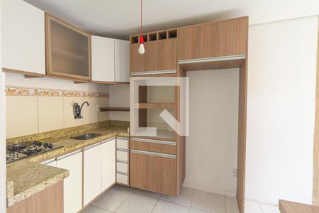 Sala/Cozinha de casa de condomínio à venda com 2 quartos, 72m² em Niterói, Canoas