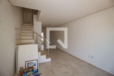 Sala de casa à venda com 3 quartos, 105m² em Guarujá, Porto Alegre