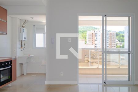 Sala / Cozinha de apartamento para alugar com 2 quartos, 75m² em Itacorubi, Florianópolis