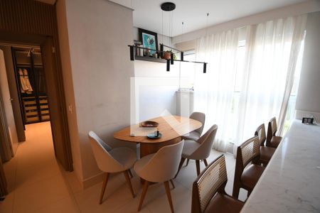 Sala de apartamento à venda com 2 quartos, 83m² em Taquaral, Campinas