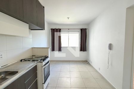 Sala/Cozinha de apartamento para alugar com 2 quartos, 34m² em Vila Anastácio, São Paulo