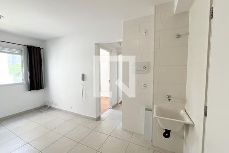 Sala/Cozinha de apartamento para alugar com 2 quartos, 34m² em Vila Anastácio, São Paulo