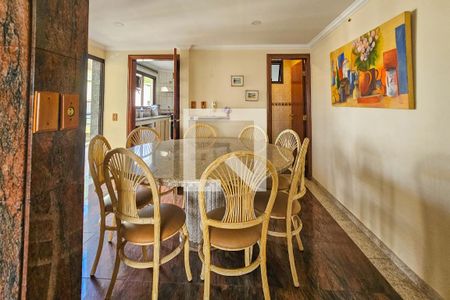 Apartamento para alugar com 300m², 5 quartos e 3 vagas Apartamento para alugar com 300m², 5 quartos e 3 vagasSala