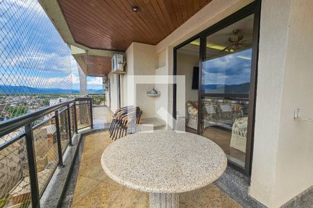 Apartamento para alugar com 300m², 5 quartos e 3 vagas Apartamento para alugar com 300m², 5 quartos e 3 vagasVaranda