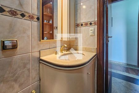 Apartamento para alugar com 300m², 5 quartos e 3 vagas Apartamento para alugar com 300m², 5 quartos e 3 vagasBanheiro da Suíte 2