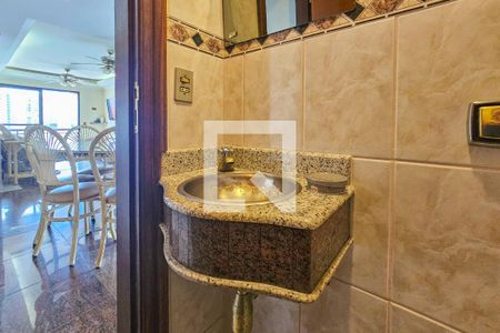 Apartamento para alugar com 300m², 5 quartos e 3 vagas Apartamento para alugar com 300m², 5 quartos e 3 vagasBanheiro