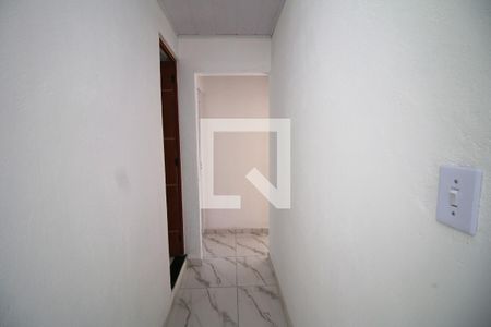 Sala - Corredor de casa para alugar com 2 quartos, 70m² em Brás de Pina, Rio de Janeiro