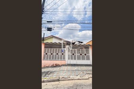 Casa à venda com 125m², 2 quartos e 2 vagas Casa à venda com 125m², 2 quartos e 2 vagasFachada