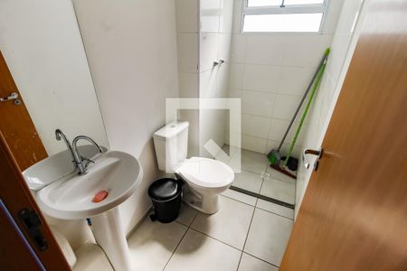 Banheiro de apartamento para alugar com 2 quartos, 43m² em Vila Suzana, São Paulo