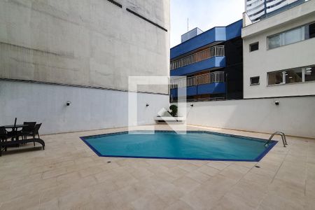 Apartamento à venda com 125m², 4 quartos e 2 vagas Apartamento à venda com 125m², 4 quartos e 2 vagasÁrea comum - Piscina