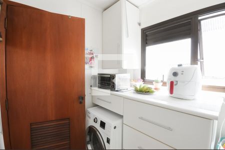 Apartamento à venda com 125m², 4 quartos e 2 vagas Apartamento à venda com 125m², 4 quartos e 2 vagasÁrea de Serviço