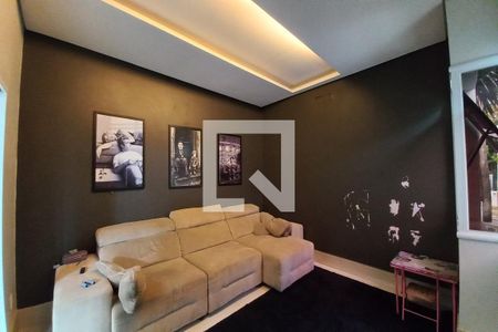 Sala de TV de casa de condomínio para alugar com 4 quartos, 420m² em Swiss Park, Campinas