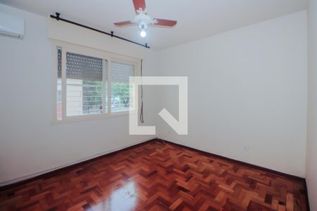 Quarto 2 de apartamento para alugar com 2 quartos, 55m² em Humaitá, Porto Alegre