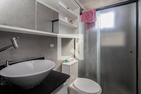 banheiro social de apartamento para alugar com 2 quartos, 50m² em Jardim Celeste, São Paulo