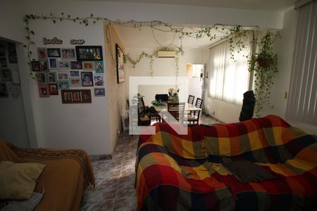 Sala de casa para alugar com 3 quartos, 200m² em Olaria, Rio de Janeiro