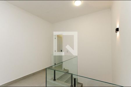 Hall da escada de casa à venda com 3 quartos, 136m² em Vila Fiat Lux, São Paulo