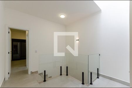 Hall da escada de casa à venda com 3 quartos, 136m² em Vila Fiat Lux, São Paulo