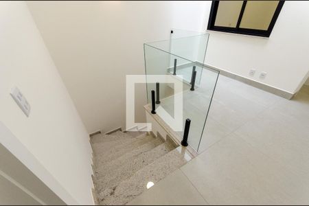 Hall da escada de casa à venda com 3 quartos, 136m² em Vila Fiat Lux, São Paulo